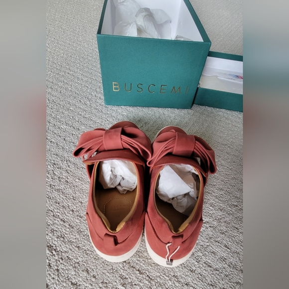 NWT Buscemi 40 MM Bow Numbuck in Litchi - Picture 5 of 12